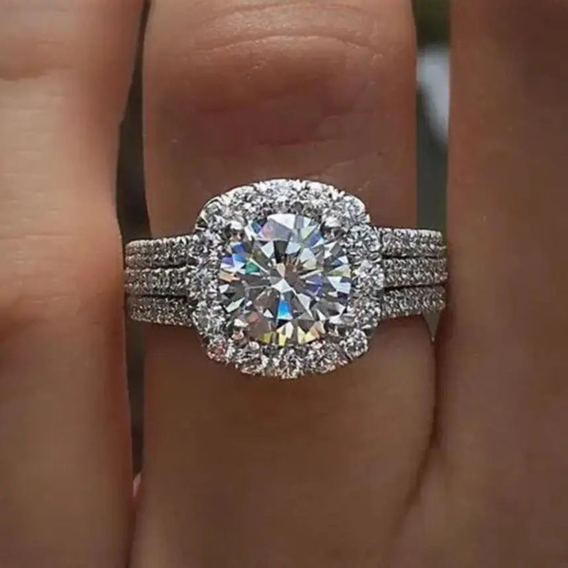 Klassinen Sormus ajattomalla viehätyksellä