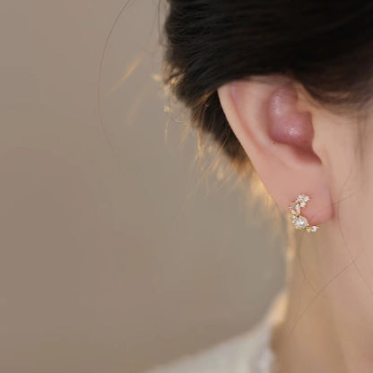 Kaunis Helmi Korvarengas ainutlaatuisella tyylillä