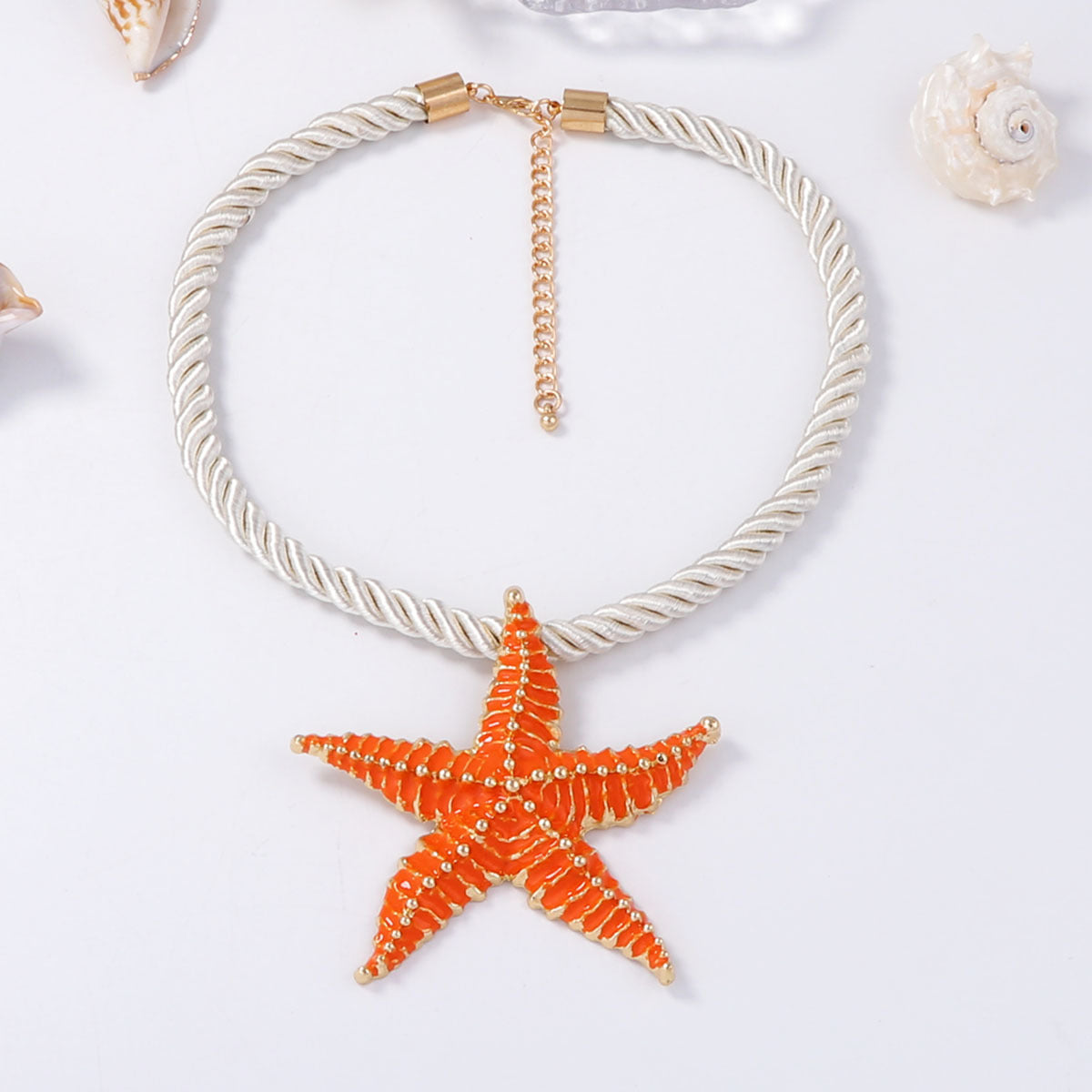 Herkkä käsityö Kaulakoru