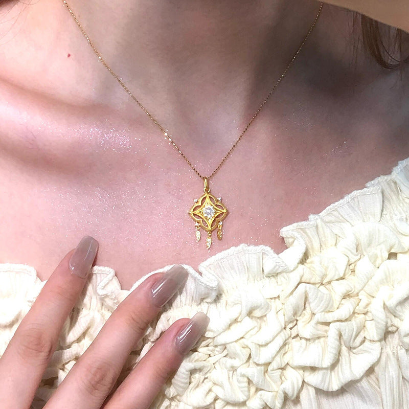 Klassinen Kaulakoru ajattomalla viehätyksellä