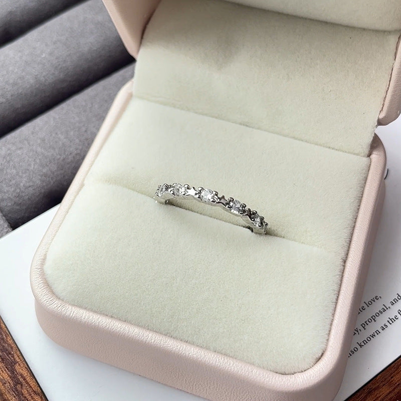 Kaunis Sormus ainutlaatuisella tyylillä