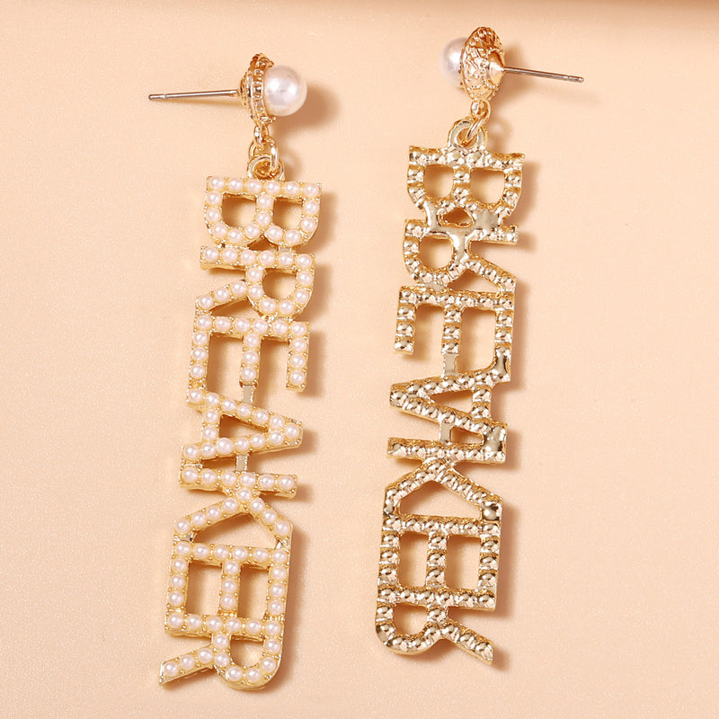 Kaunis Helmi Korvarengas ainutlaatuisella tyylillä