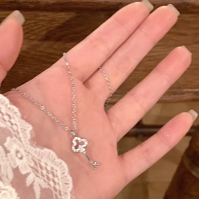 Hurmaava Koru jokaiseen tilaisuuteen