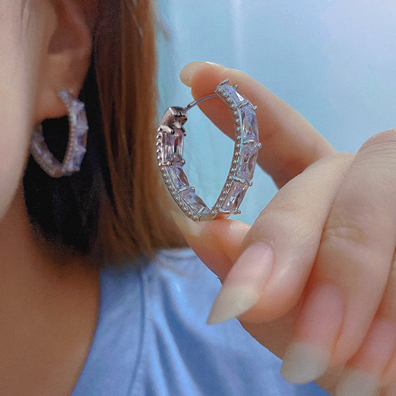 Klassinen Korvarengas ajattomalla viehätyksellä