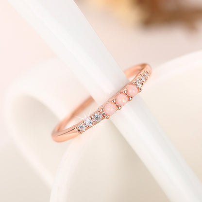 Klassinen Sormus ajattomalla viehätyksellä