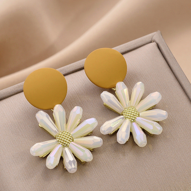 Elegantti Hopea Korvarengas jokaiseen tilaisuuteen