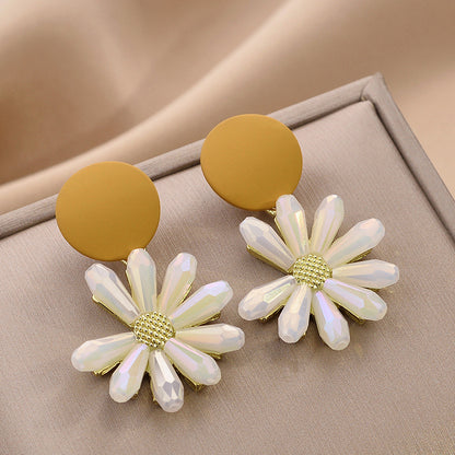 Elegantti Hopea Korvarengas jokaiseen tilaisuuteen