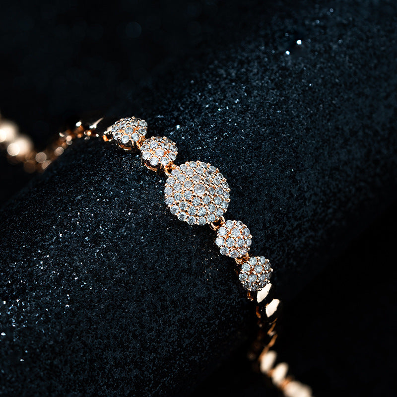 Klassinen Rannekoru ajattomalla viehätyksellä