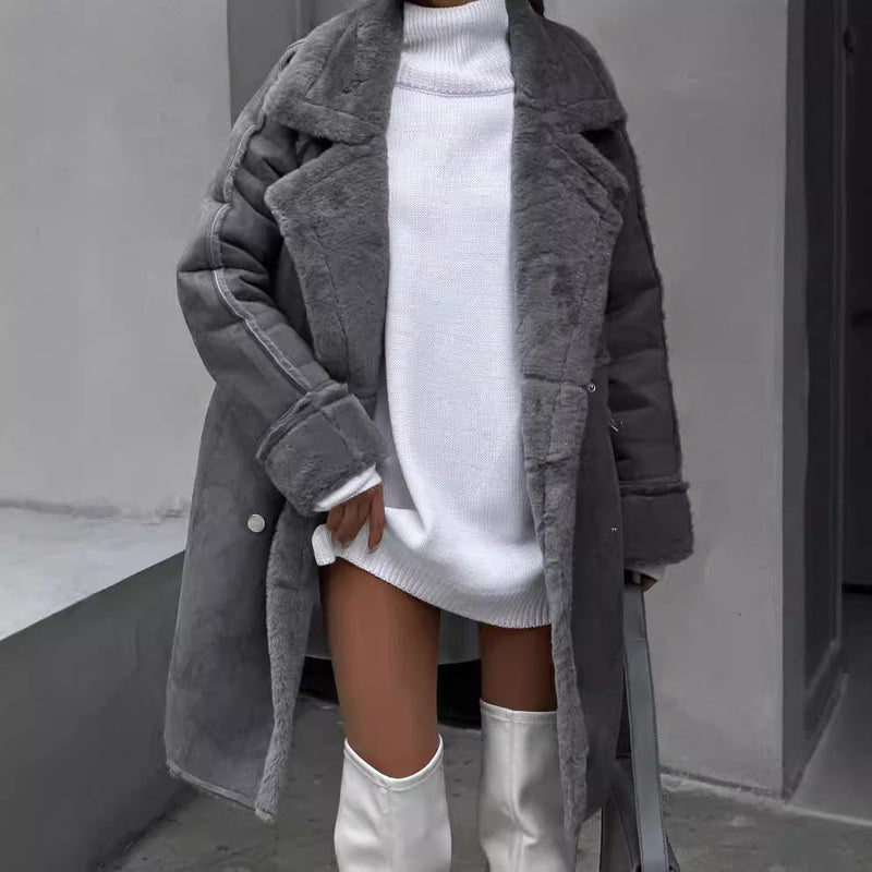 Well Tailored Coat with a Graceful Silhouette