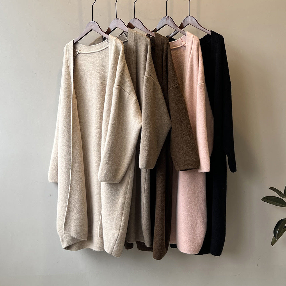 Well Tailored Cardigan with a Graceful Silhouette