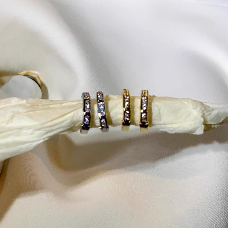 Kaunis Korvarengas ainutlaatuisella tyylillä