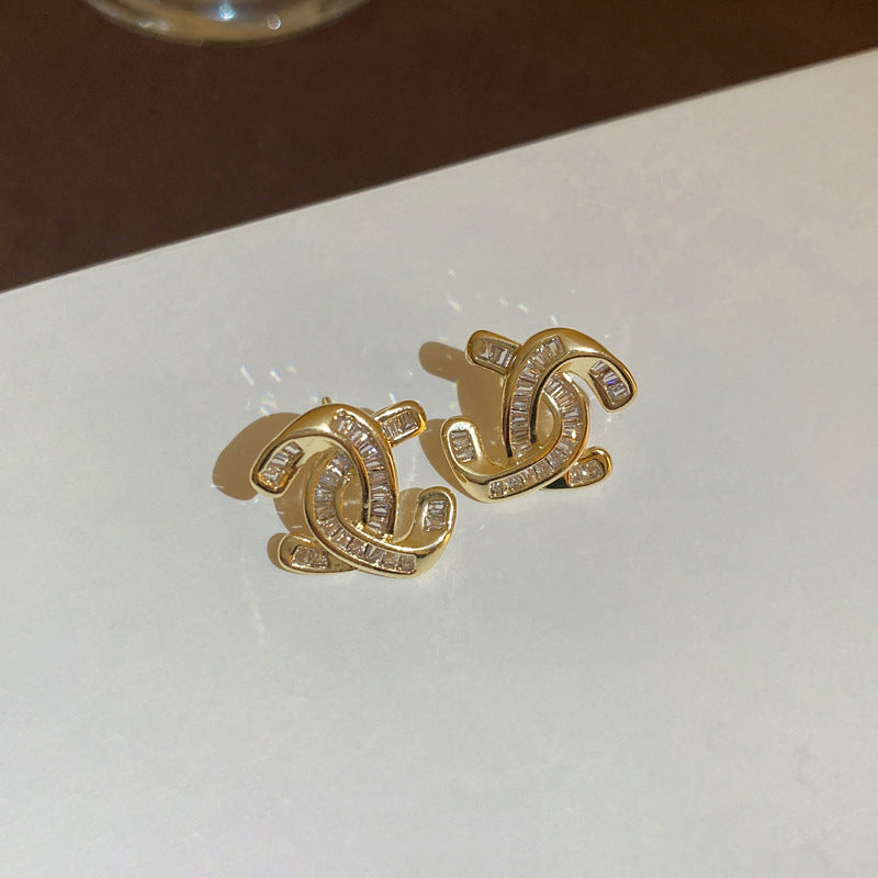 Elegantti Kulta Korvarengas jokaiseen tilaisuuteen