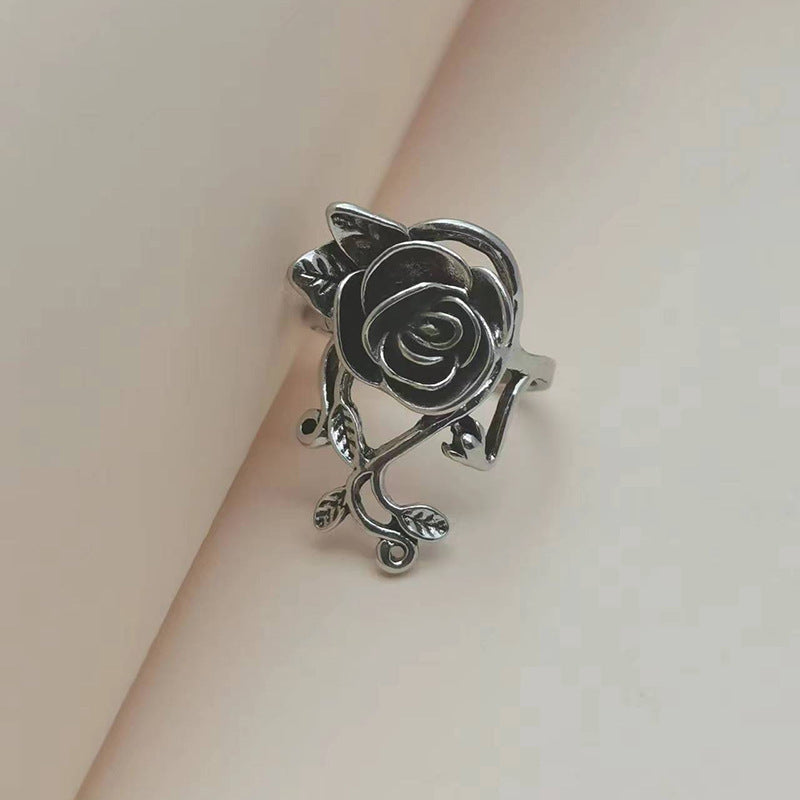 Klassinen Sormus ajattomalla viehätyksellä