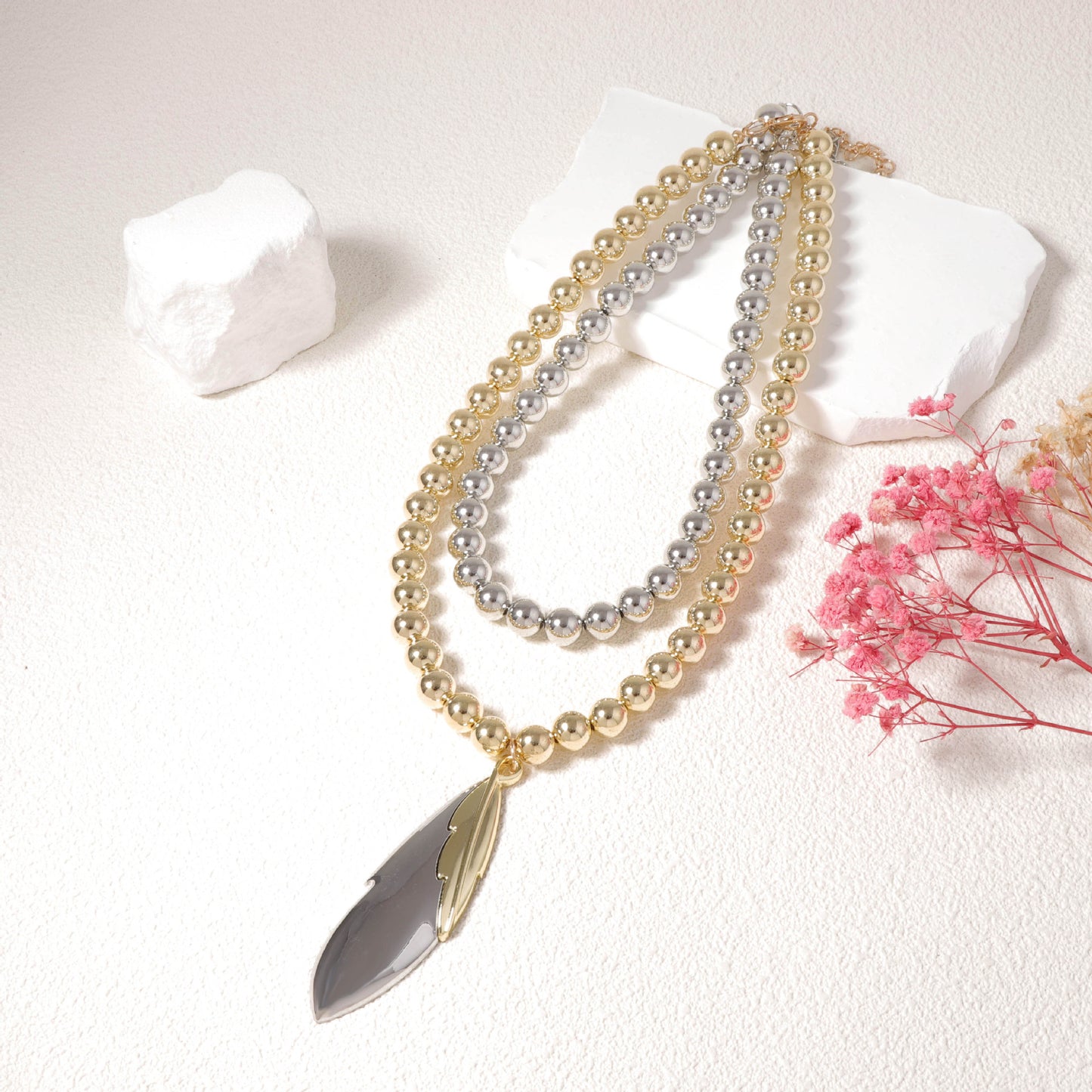 Klassinen Kaulakoru ajattomalla viehätyksellä