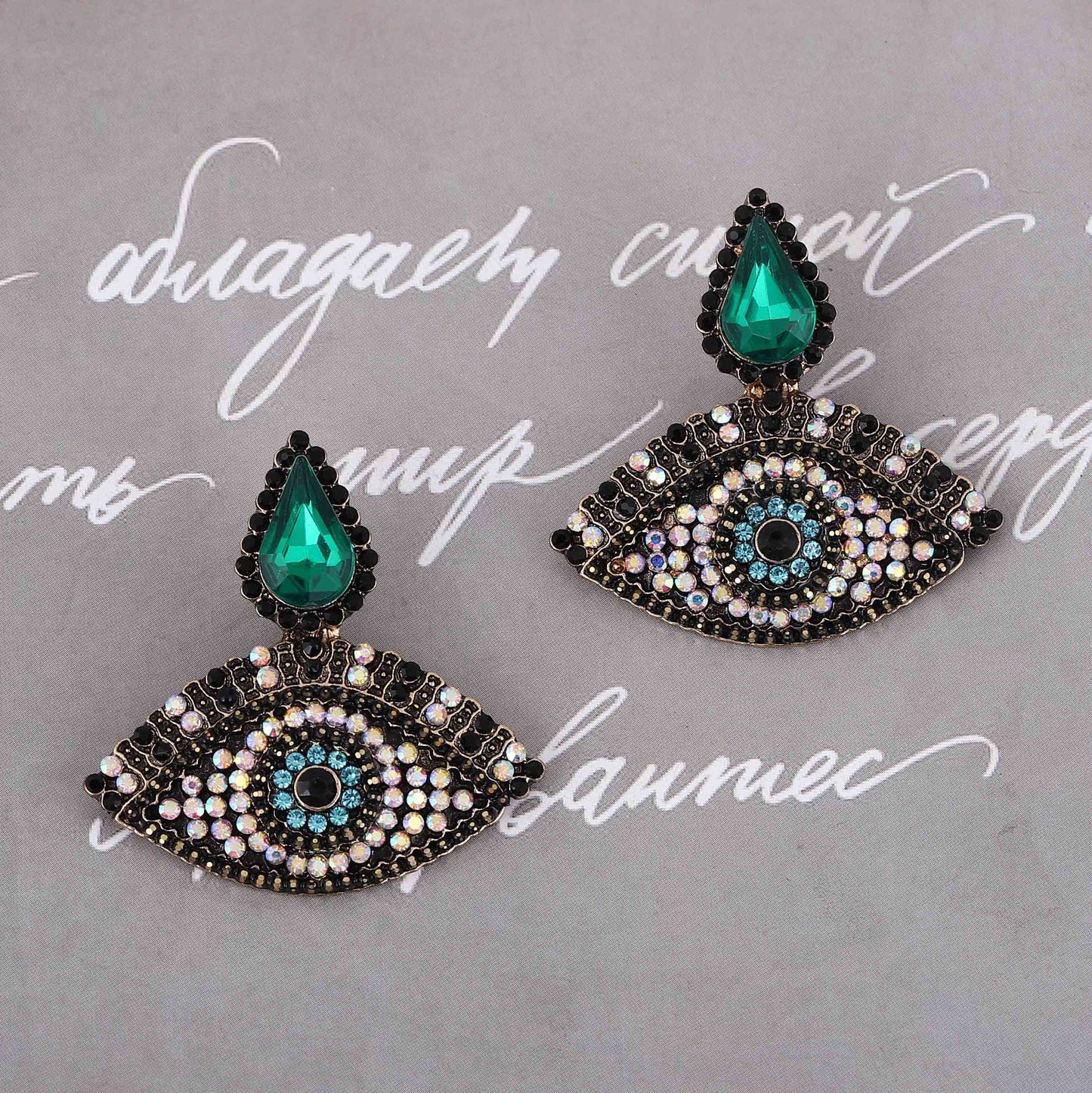 Käsintehty vintage Korvarengas