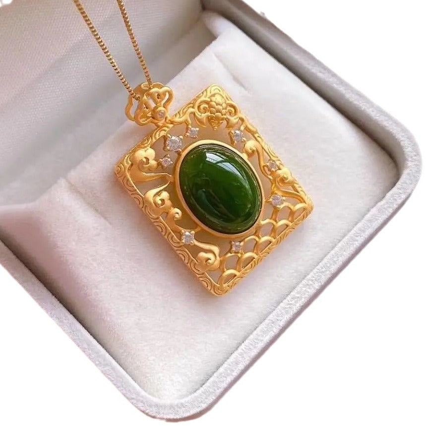 Klassinen Kulta Riipus ajattomalla viehätyksellä