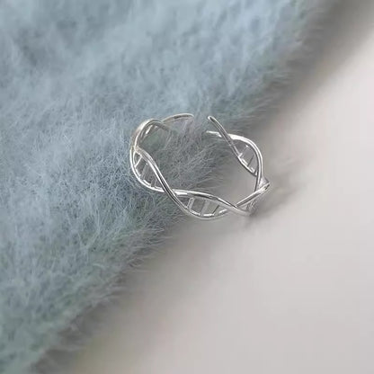 Klassinen Sormus ajattomalla viehätyksellä