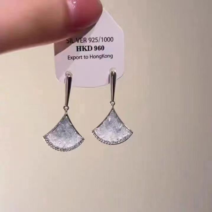 Elegantti Korvarengas jokaiseen tilaisuuteen