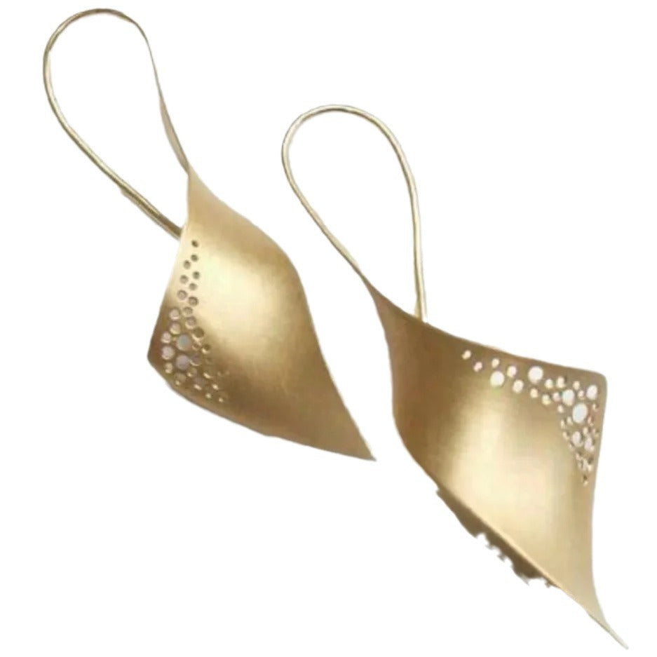 Klassinen Sormus ajattomalla viehätyksellä