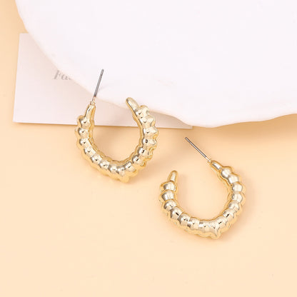 Klassinen Korvarengas ajattomalla viehätyksellä