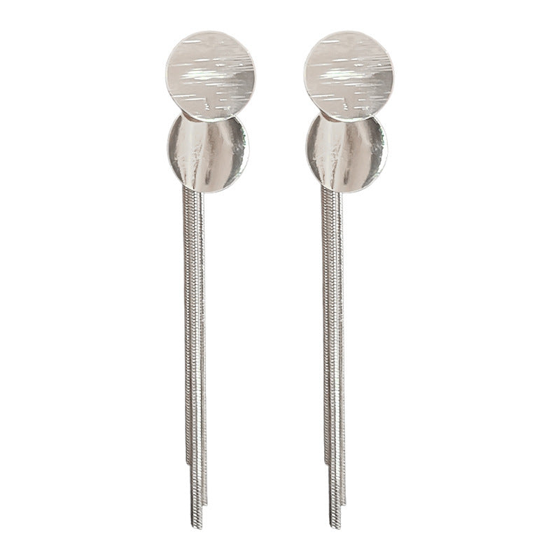 Kaunis Korvarengas ainutlaatuisella tyylillä