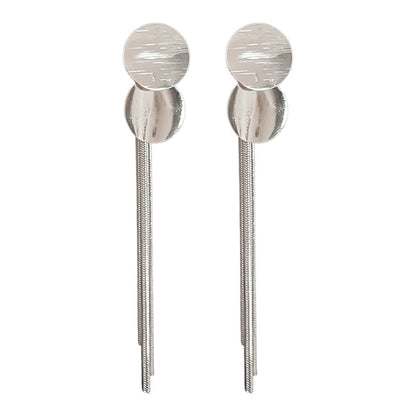 Kaunis Korvarengas ainutlaatuisella tyylillä