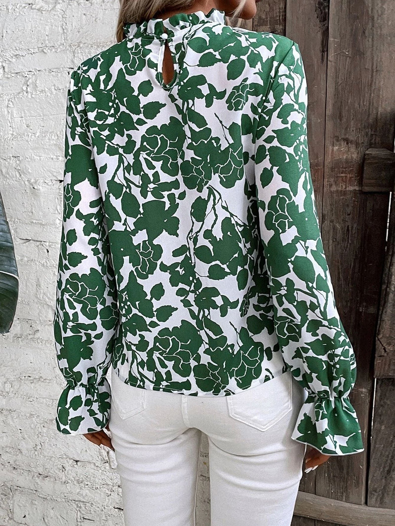 Classic Vintage Blouse with a Flattering Fit