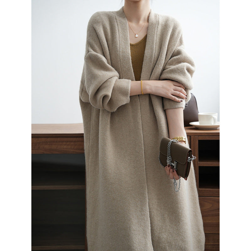 Well Tailored Cardigan with a Graceful Silhouette