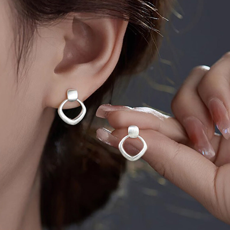 Elegantti Korvarengas jokaiseen tilaisuuteen