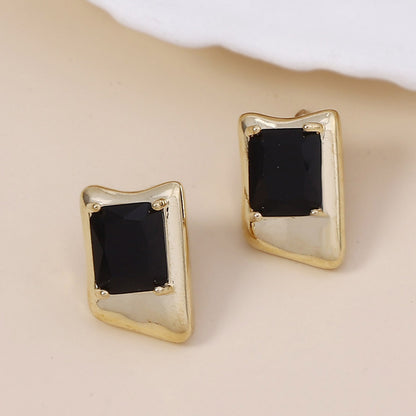 Kaunis Korvarengas ainutlaatuisella tyylillä