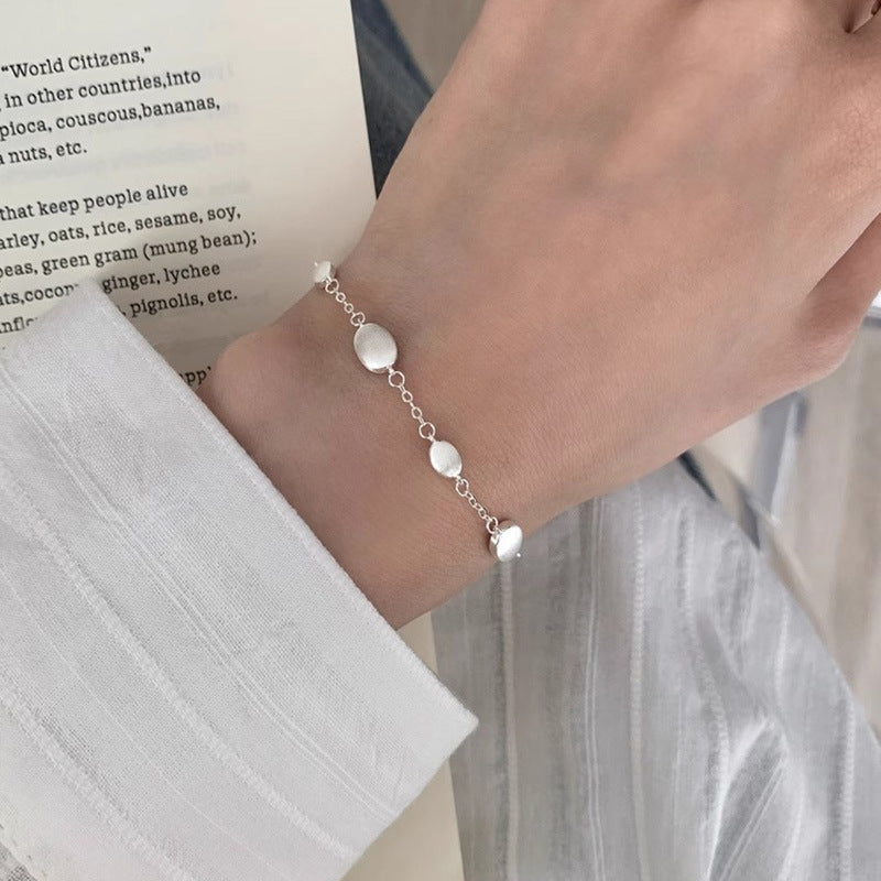 Klassinen Rannekoru ajattomalla viehätyksellä