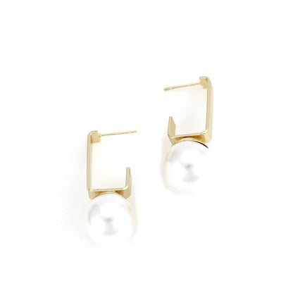 Hurmaava Helmi Korvarengas jokaiseen tilaisuuteen