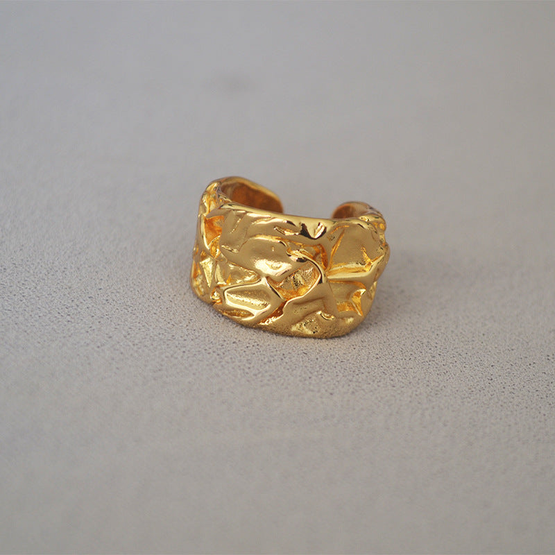 Klassinen Kulta Sormus ajattomalla viehätyksellä