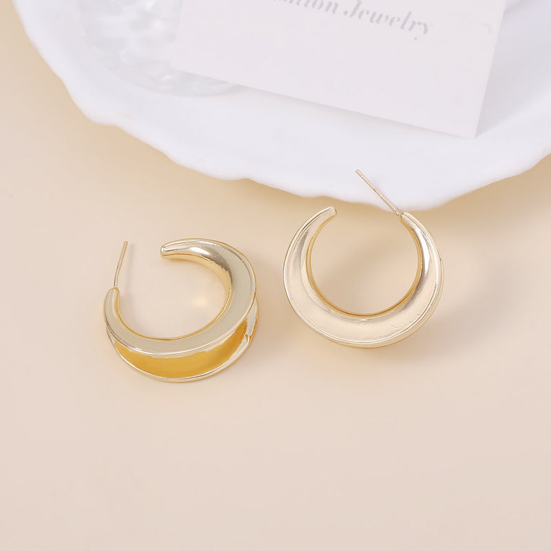 Kaunis Korvarengas ainutlaatuisella tyylillä