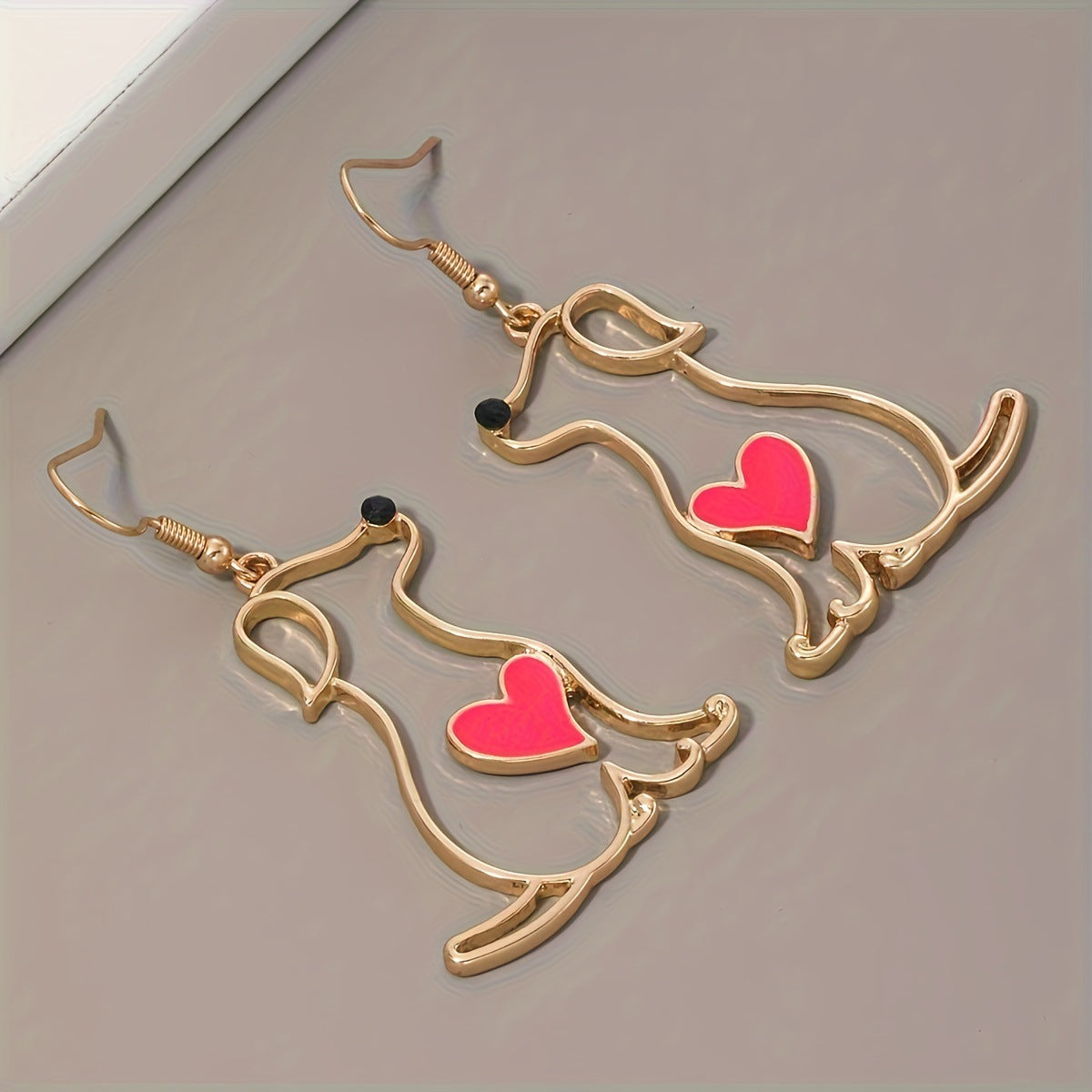 Klassinen Sormus ajattomalla viehätyksellä