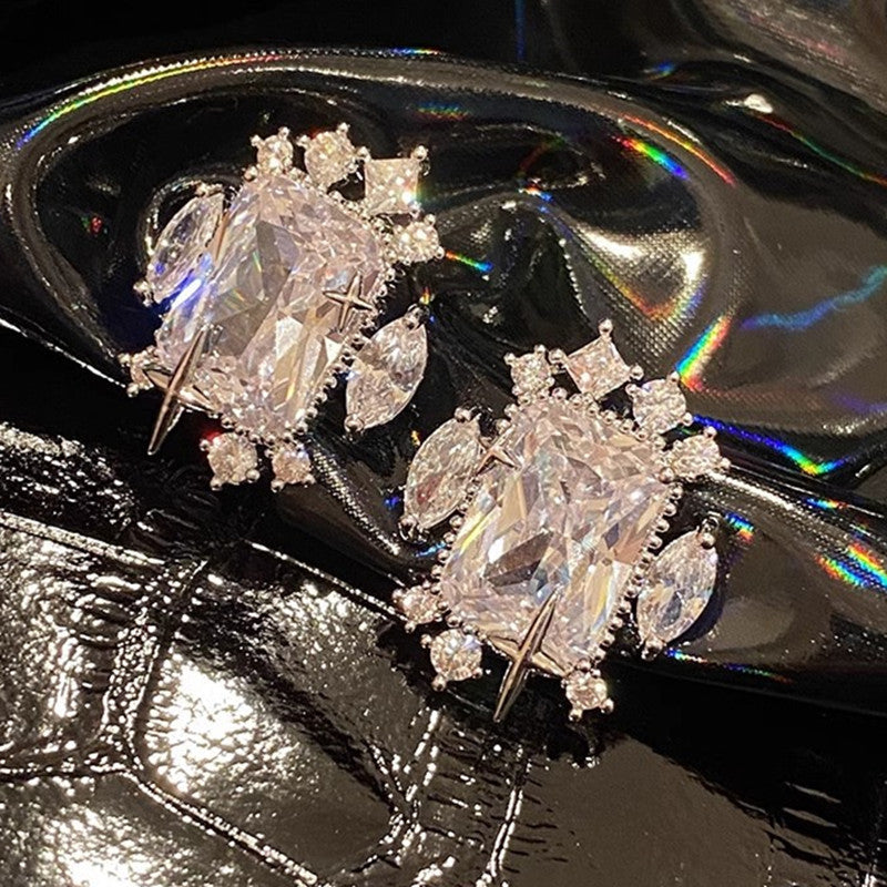 Hurmaava Korvarengas jokaiseen tilaisuuteen