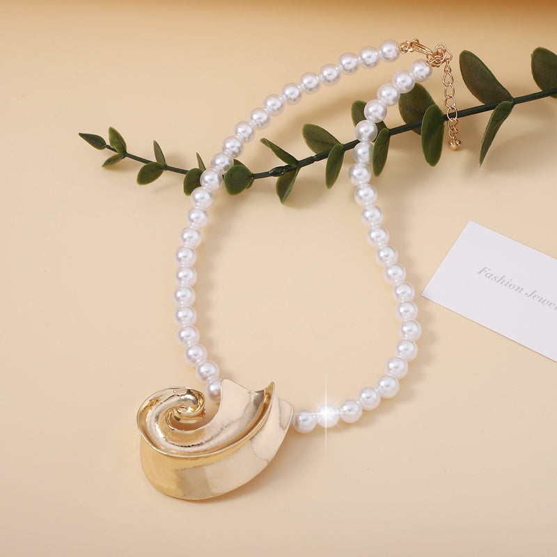 Klassinen Helmi Ketju ajattomalla viehätyksellä