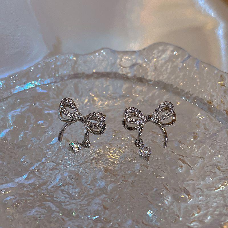 Kaunis Korvarengas ainutlaatuisella tyylillä