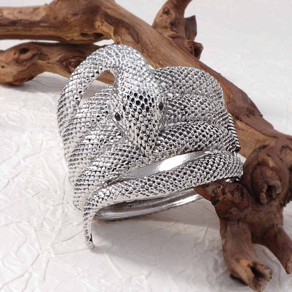 Kaunis Rannekoru ainutlaatuisella tyylillä