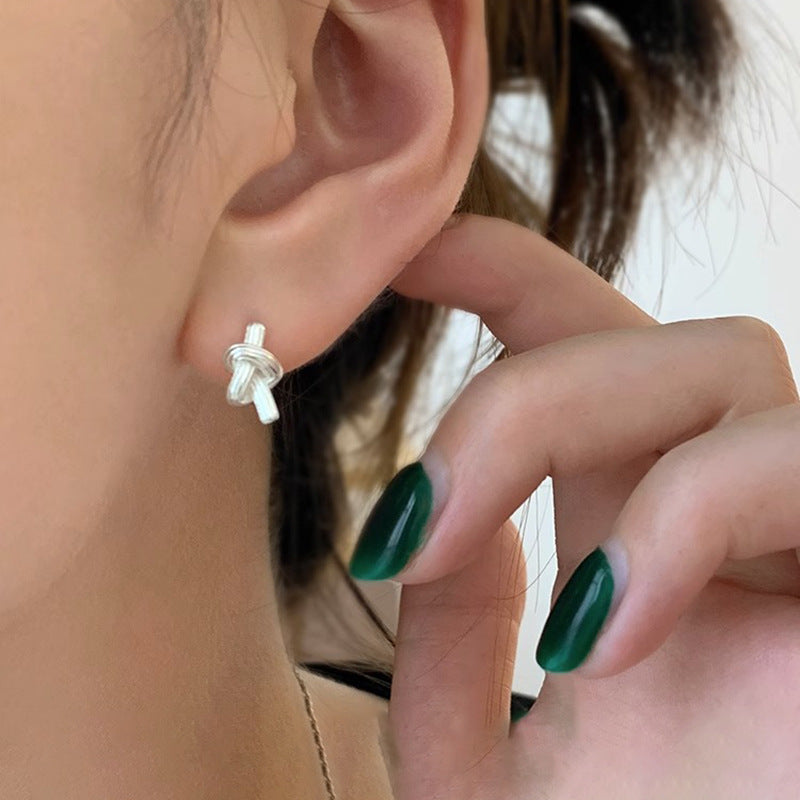 Kaunis Korvarengas ainutlaatuisella tyylillä