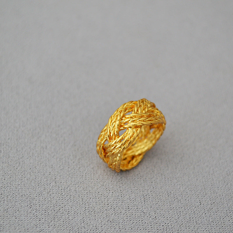 Romanttinen Kulta Sormus erityisiin hetkiin