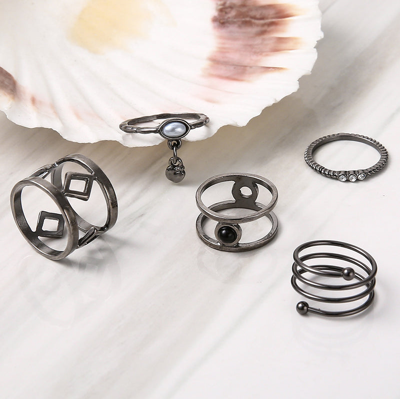 Klassinen Sormus ajattomalla viehätyksellä