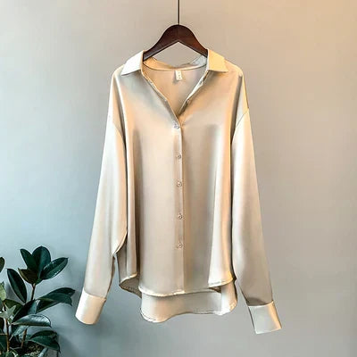 Sophisticated Blouse with a Clean Classic Look