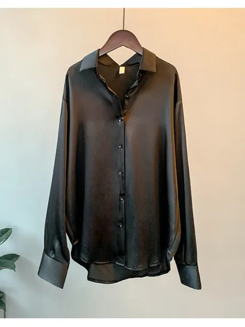 Sophisticated Blouse with a Clean Classic Look