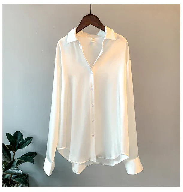 Sophisticated Blouse with a Clean Classic Look