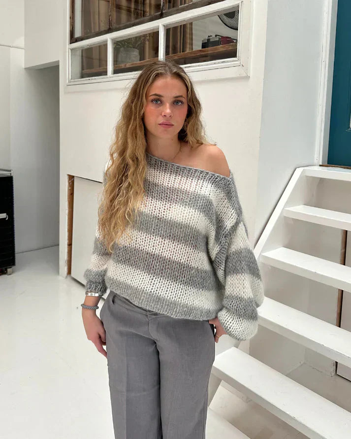 Effortlessly Elegant Sweater with a Timeless Design