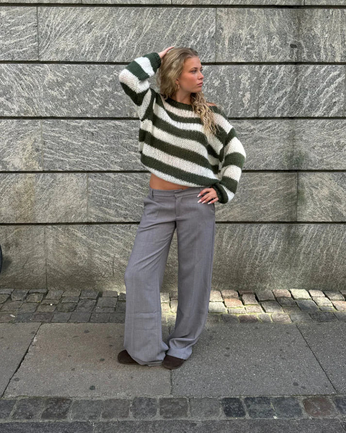 Effortlessly Elegant Sweater with a Timeless Design