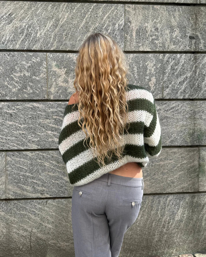 Effortlessly Elegant Sweater with a Timeless Design