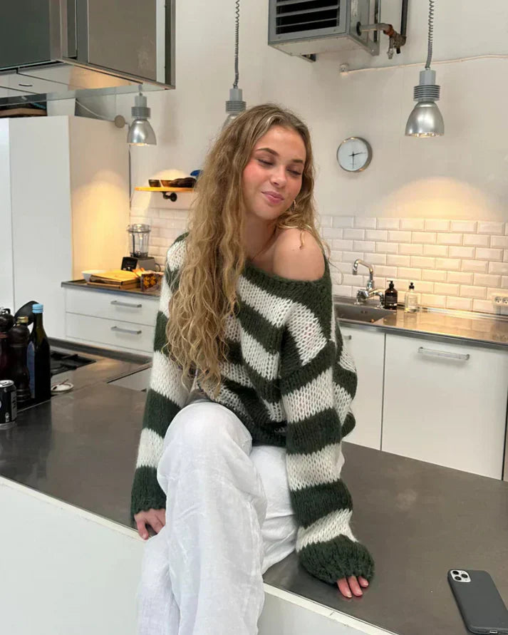 Effortlessly Elegant Sweater with a Timeless Design