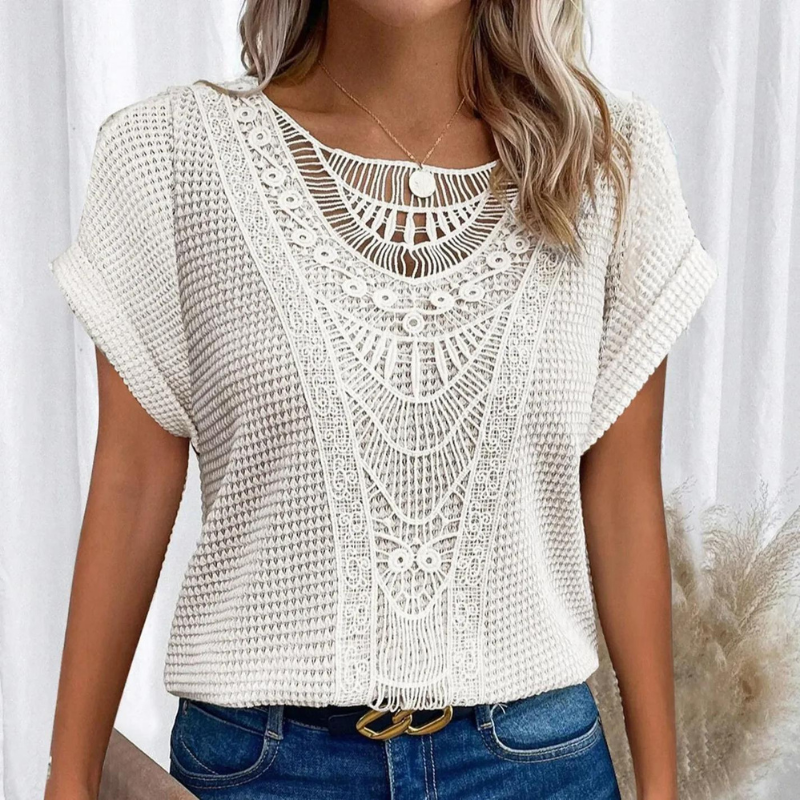 Well Tailored Blouse with a Graceful Silhouette